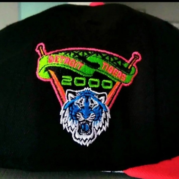 Detroit Tigers Hatwheels Neon Hat Club Fitted - Picture 2 of 4